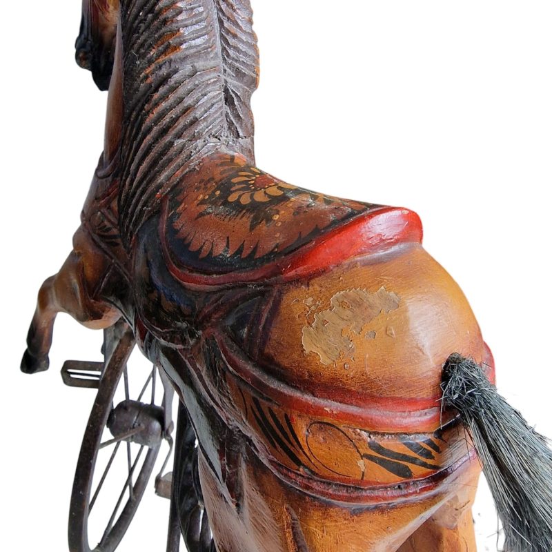 Triciclo Antigo de Madeira e Metal com Figura de Cavalo – Final do Século XIX / Início do Século XX