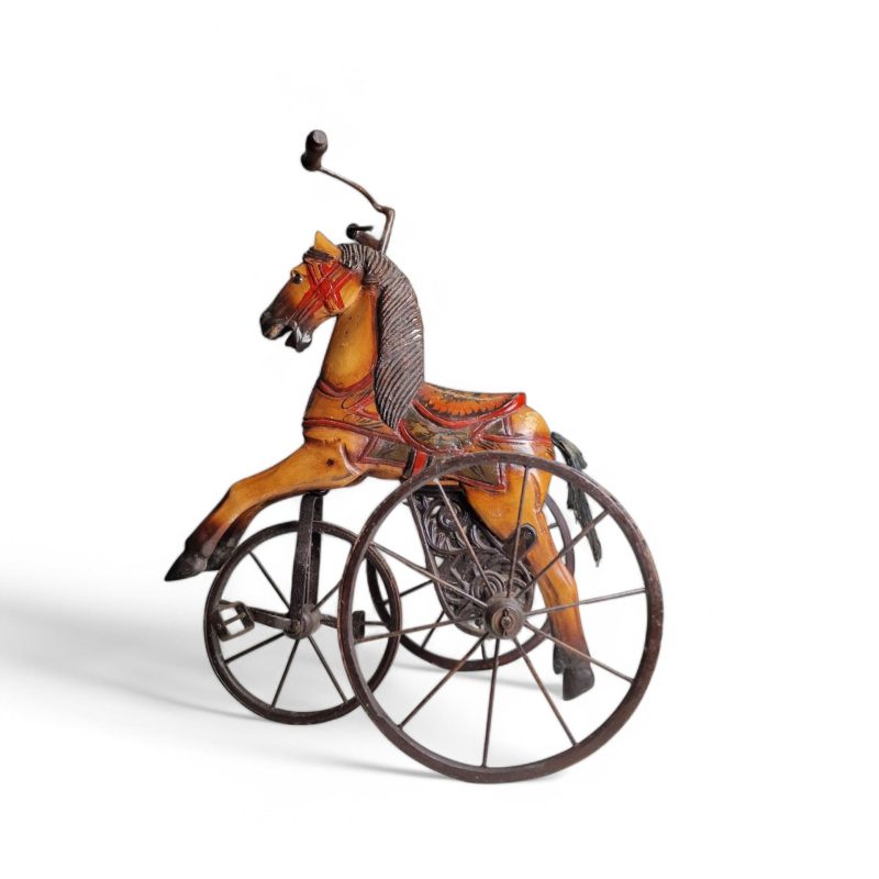 Triciclo Antigo de Madeira e Metal com Figura de Cavalo – Final do Século XIX / Início do Século XX