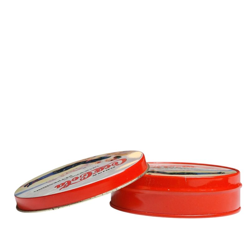 Conjunto Vintage Coca-Cola – Caixa Metálica com 6 Bases para Copos (Base de Cortiça)