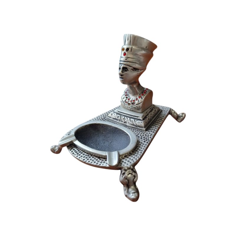 Cinzeiro Vintage Metálico – Design Egípcio com Busto de Nefertiti