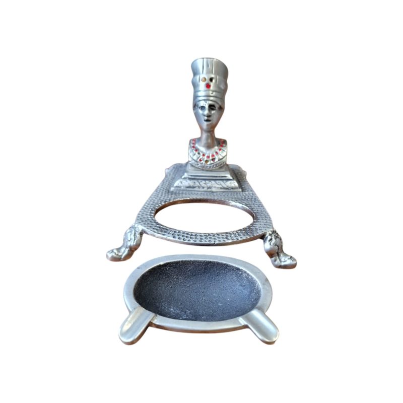 Cinzeiro Vintage Metálico – Design Egípcio com Busto de Nefertiti