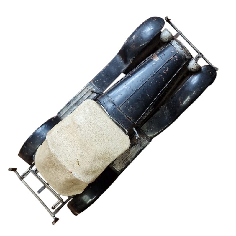 Miniatura Vintage em Latão – Carro Clásico com Capota