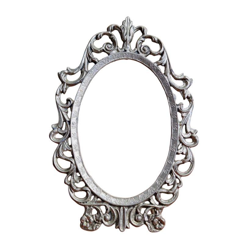 Moldura metálica oval com ornamentos