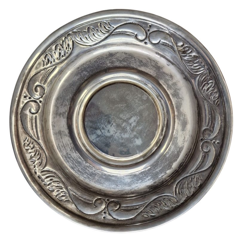 Sopeira ornamentada com prato em metal