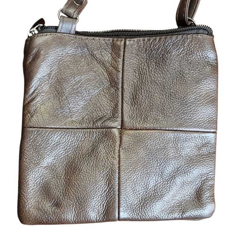 Mala Lorenz em pele sintética com múltiplos bolsos