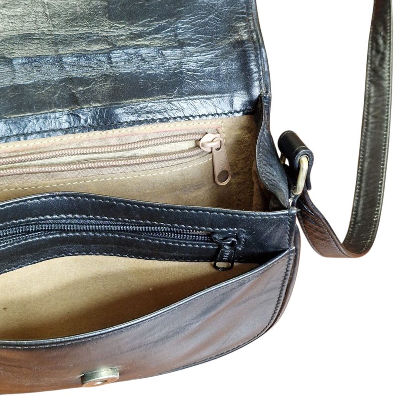 Mala de ombro em pele preta da Dooney & Bourke