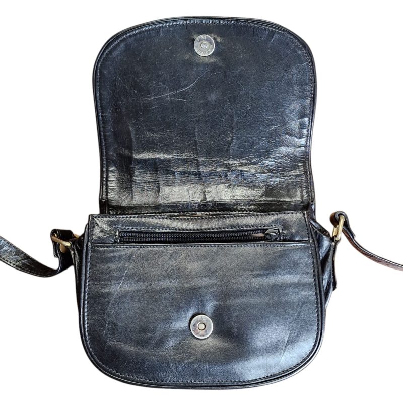 Mala de ombro em pele preta da Dooney & Bourke