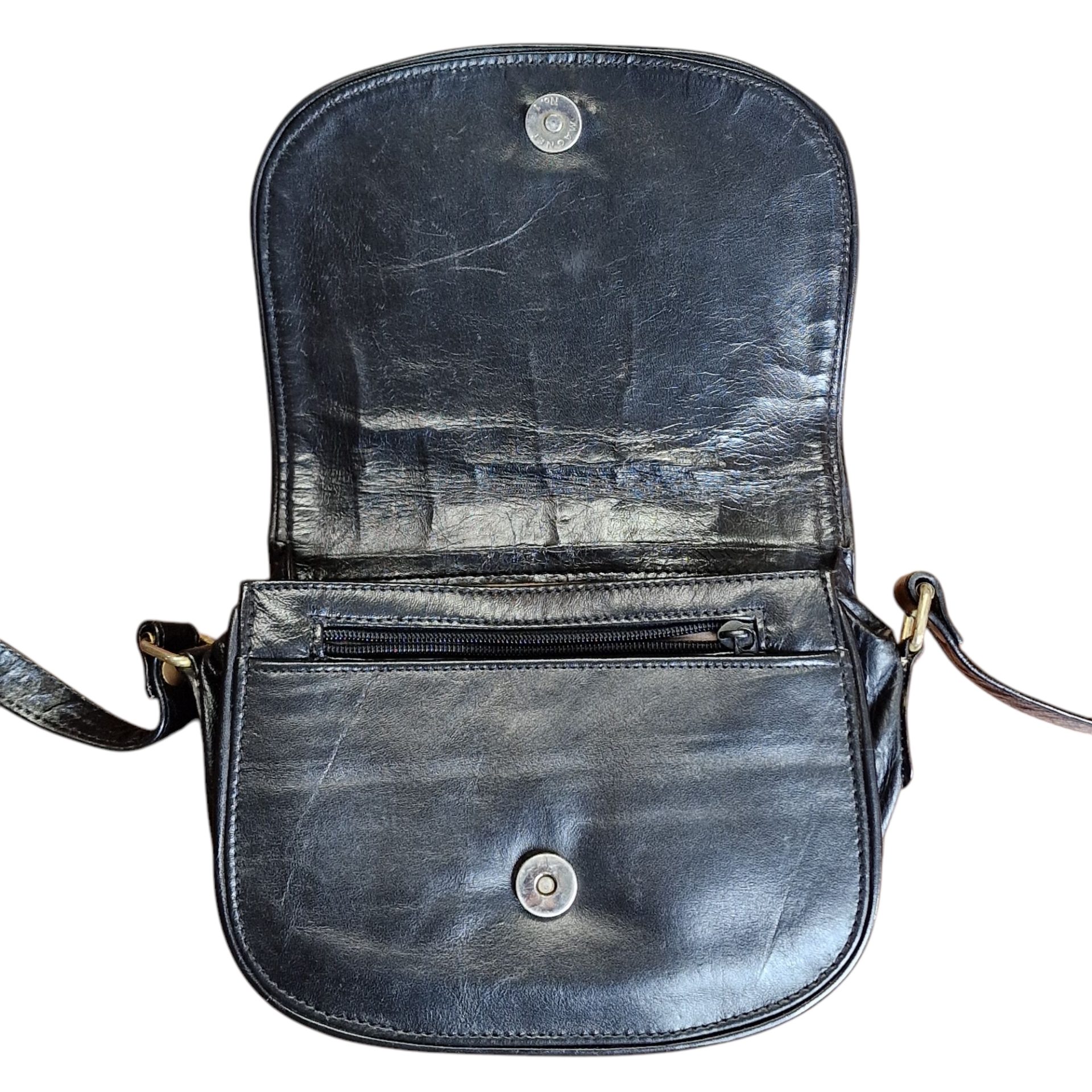 Mala de ombro em pele preta da Dooney & Bourke