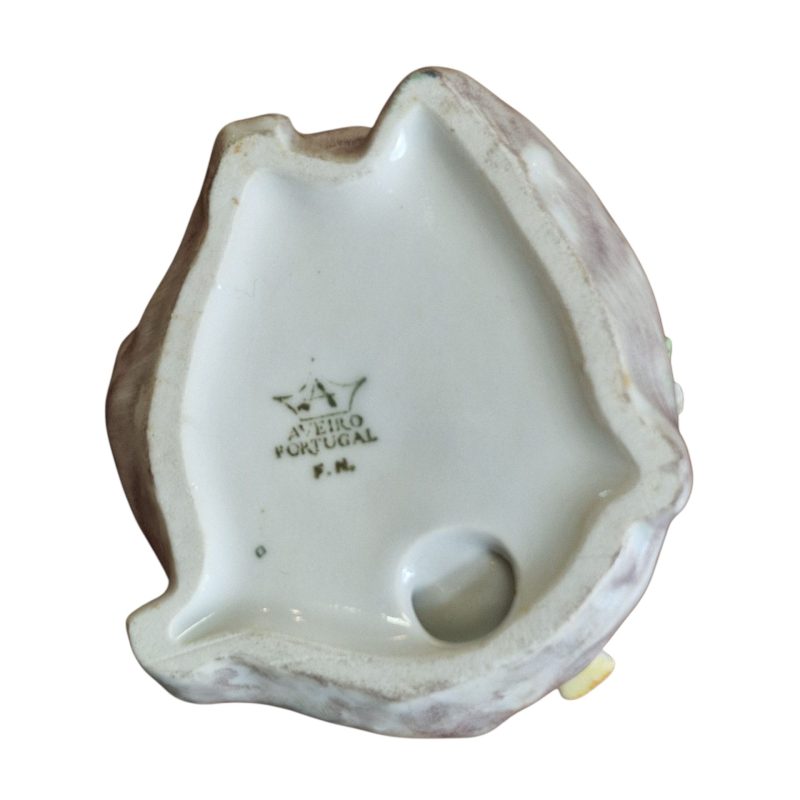 Conjunto em porcelana Aveiro: porta-joias florido e dois pratos decorativos com pássaros