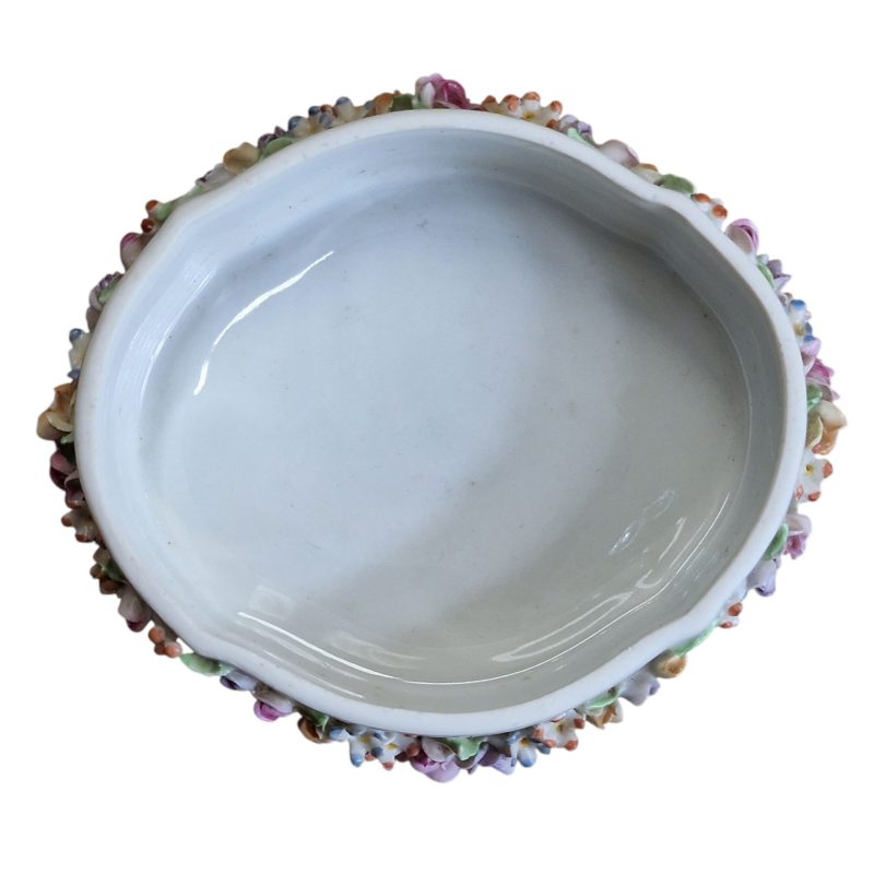 Conjunto em porcelana Aveiro: porta-joias florido e dois pratos decorativos com pássaros
