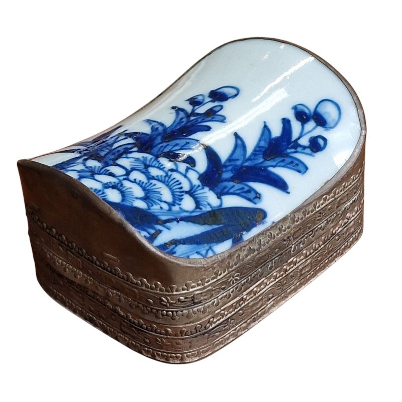 Caixa em prata com azulejo azul e branco