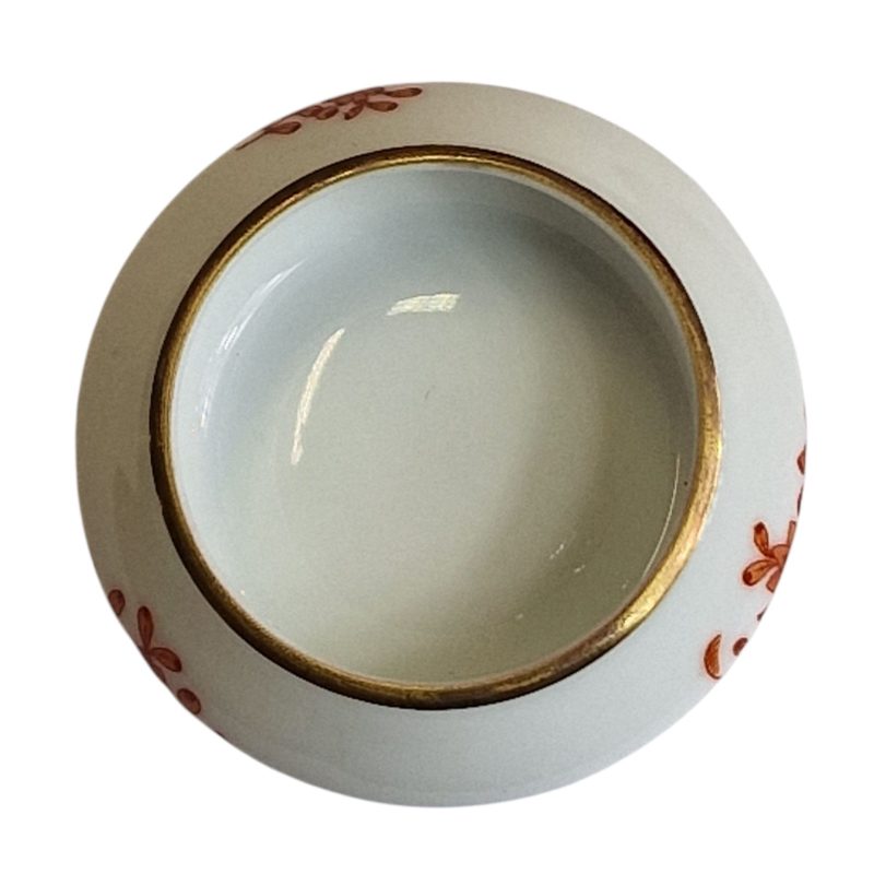 Pote em porcelana Herend com flor no topo