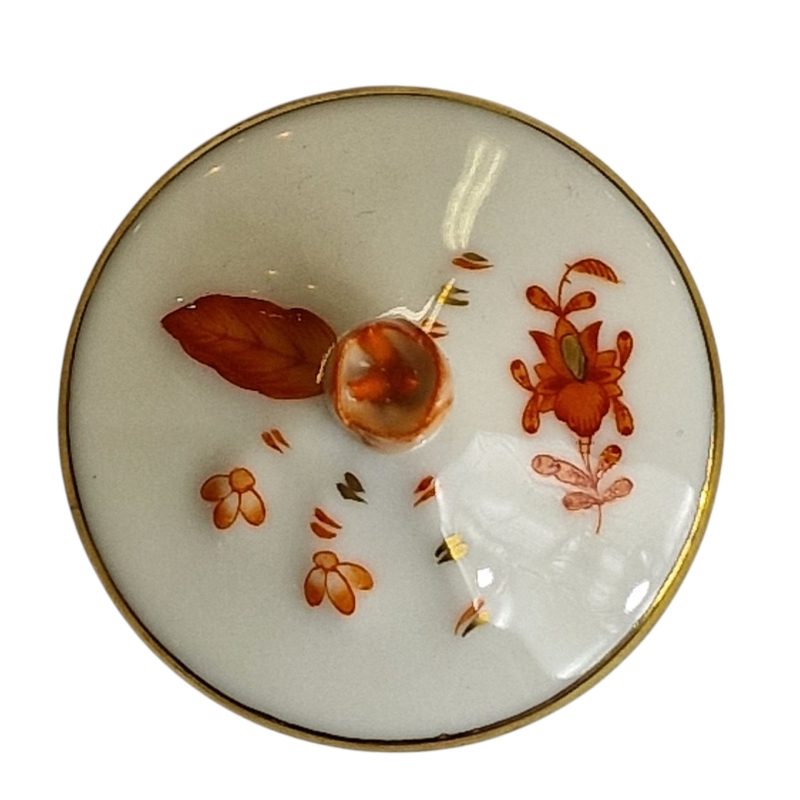 Pote em porcelana Herend com flor no topo
