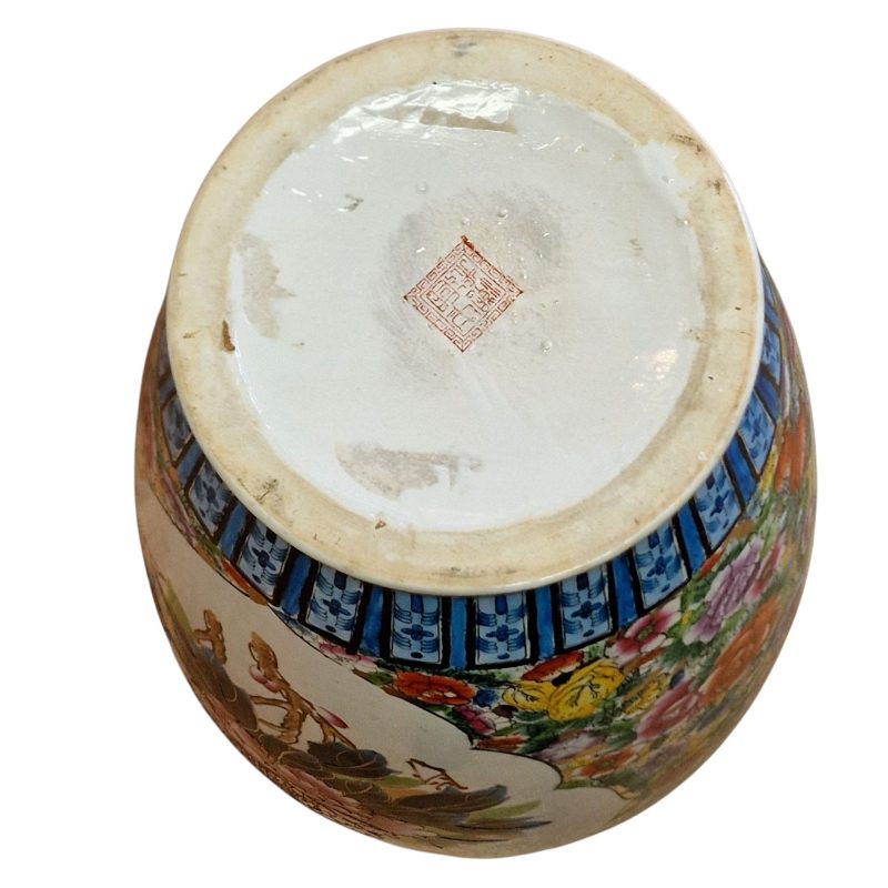 Vaso chinês em porcelana com decoração floral e aves