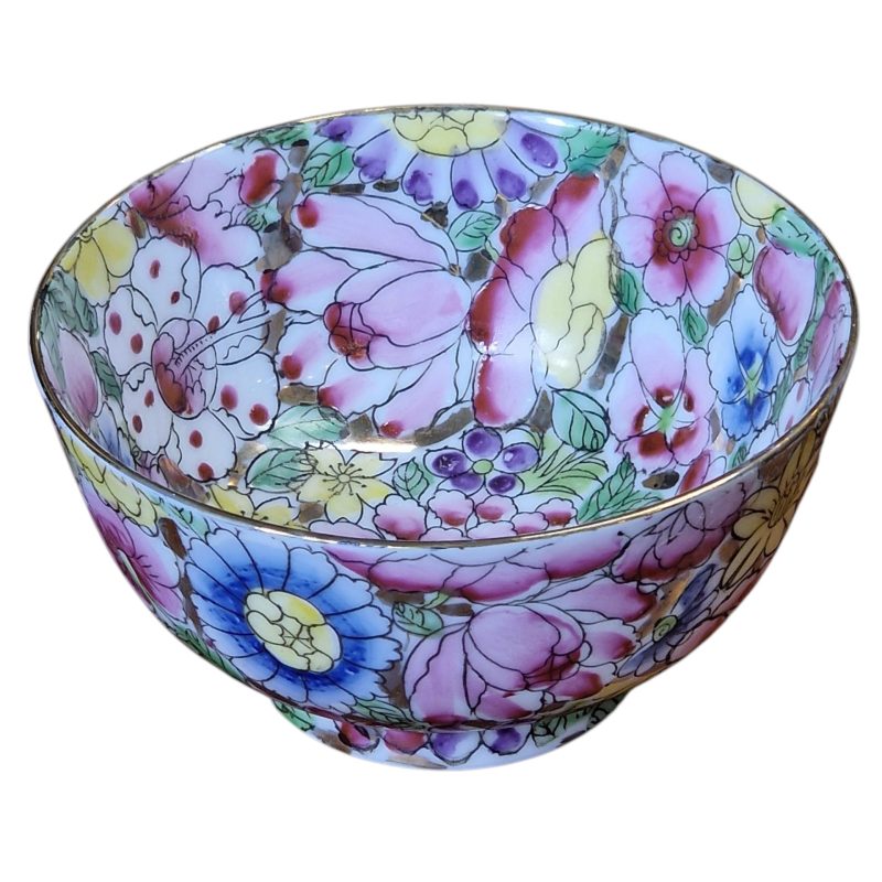 Conjunto decorativo em porcelana de Macau com padrão floral e dourado (7 peças)