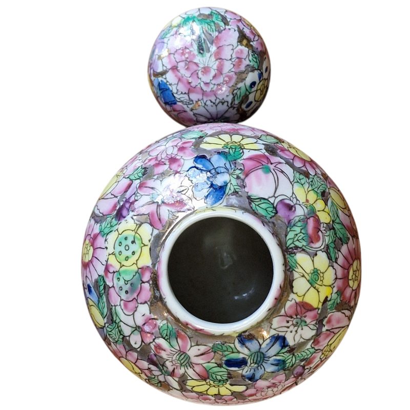 Conjunto decorativo em porcelana de Macau com padrão floral e dourado (7 peças)