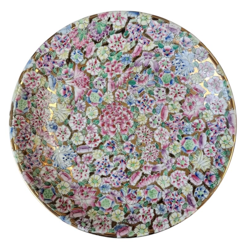 Conjunto decorativo em porcelana de Macau com padrão floral e dourado (7 peças)