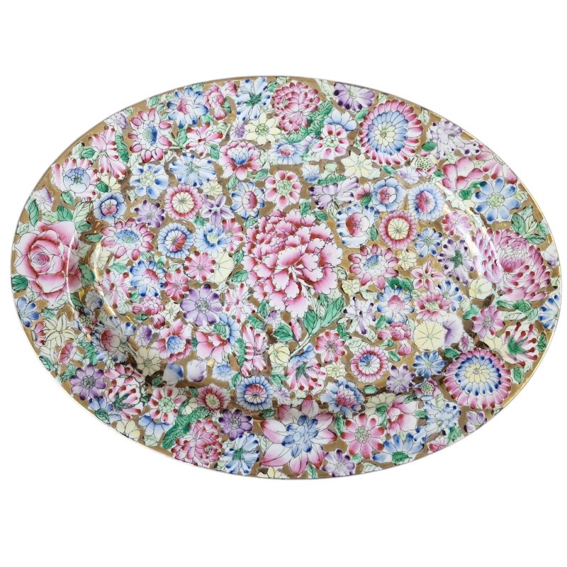 Conjunto decorativo em porcelana de Macau com padrão floral e dourado (7 peças)