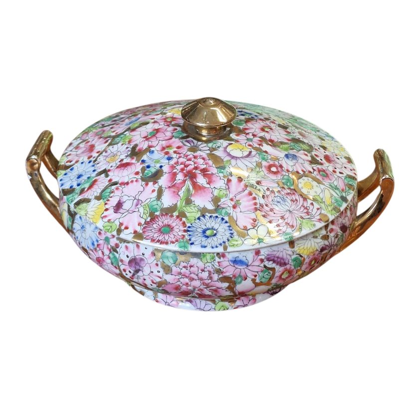 Conjunto decorativo em porcelana de Macau com padrão floral e dourado (7 peças)