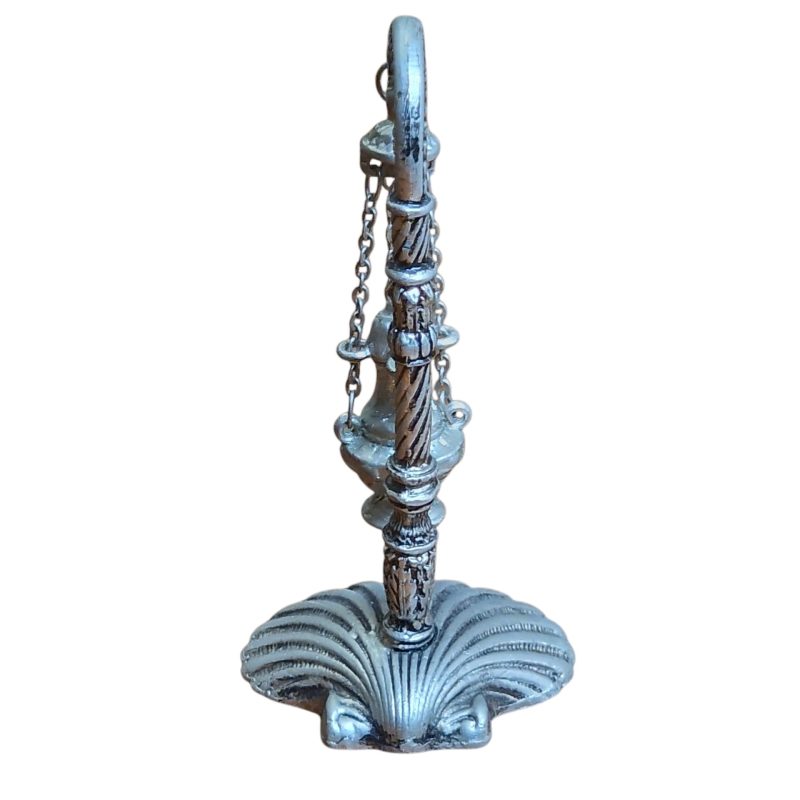 Fumeiro miniatura em metal com base em forma de vieira de Santiago
