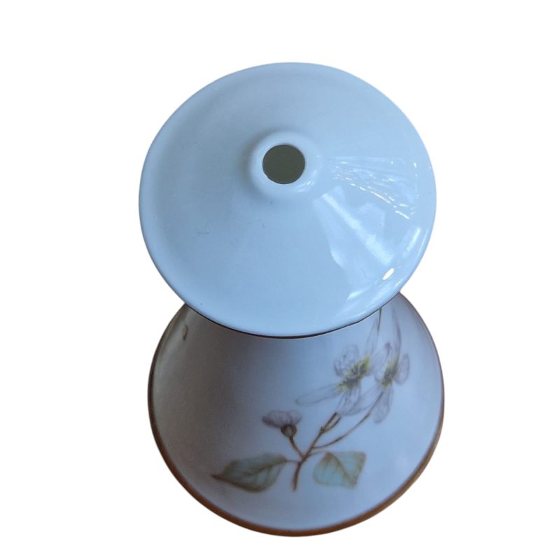 Paliteiro em porcelana branca com dourado – Coimbra S.P., Portugal