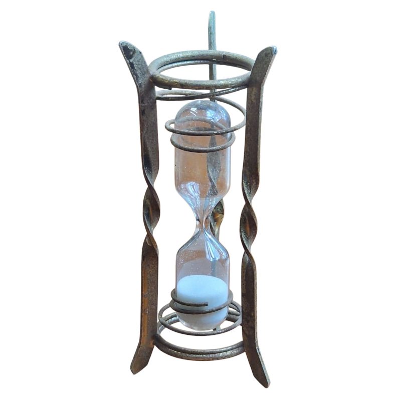 Ampulheta decorativa em metal com vidro soprado