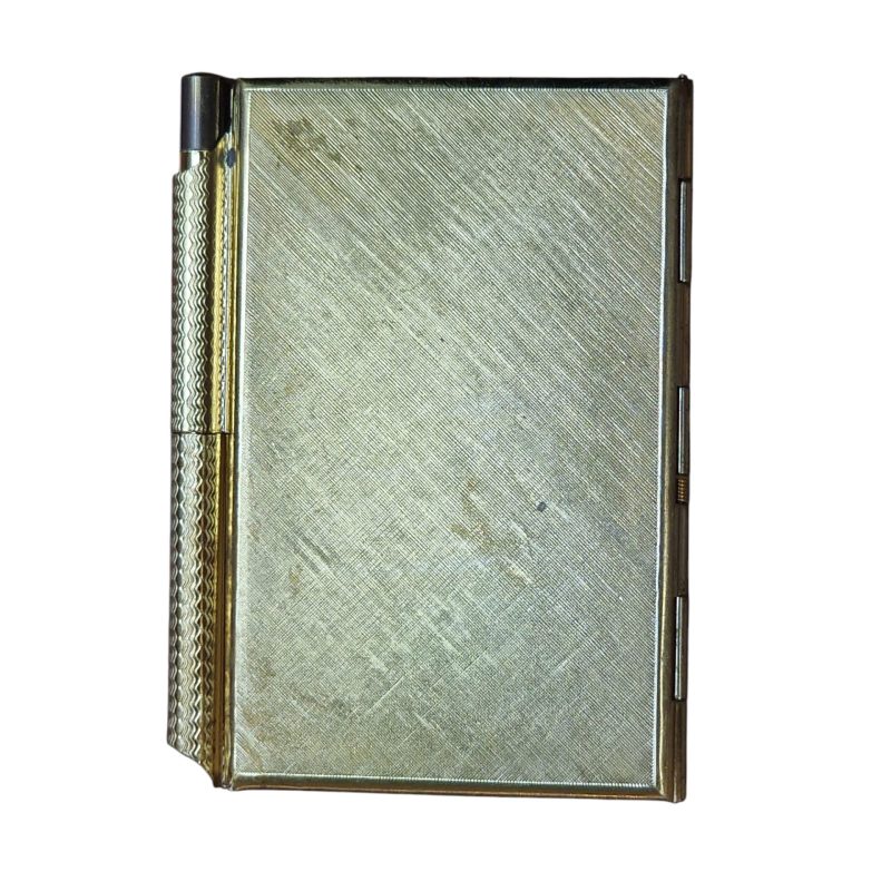Bloco de notas vintage com caneta e detalhe floral