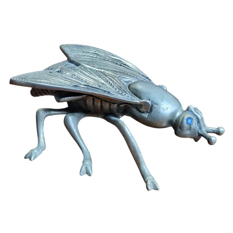 Cinzeiro em forma de mosca com asas articuladas