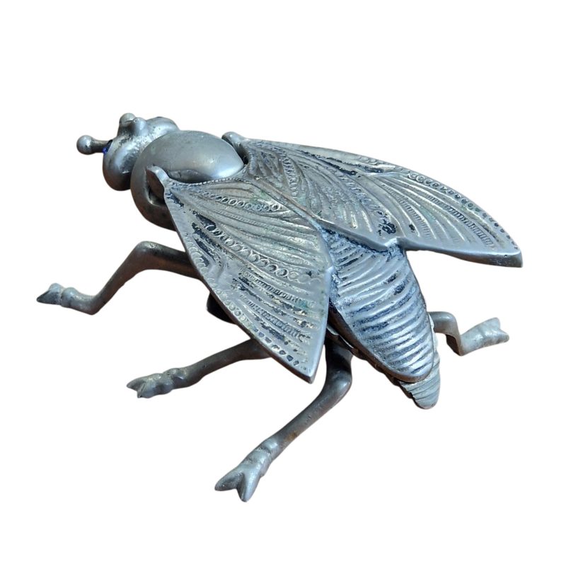 Cinzeiro em forma de mosca com asas articuladas