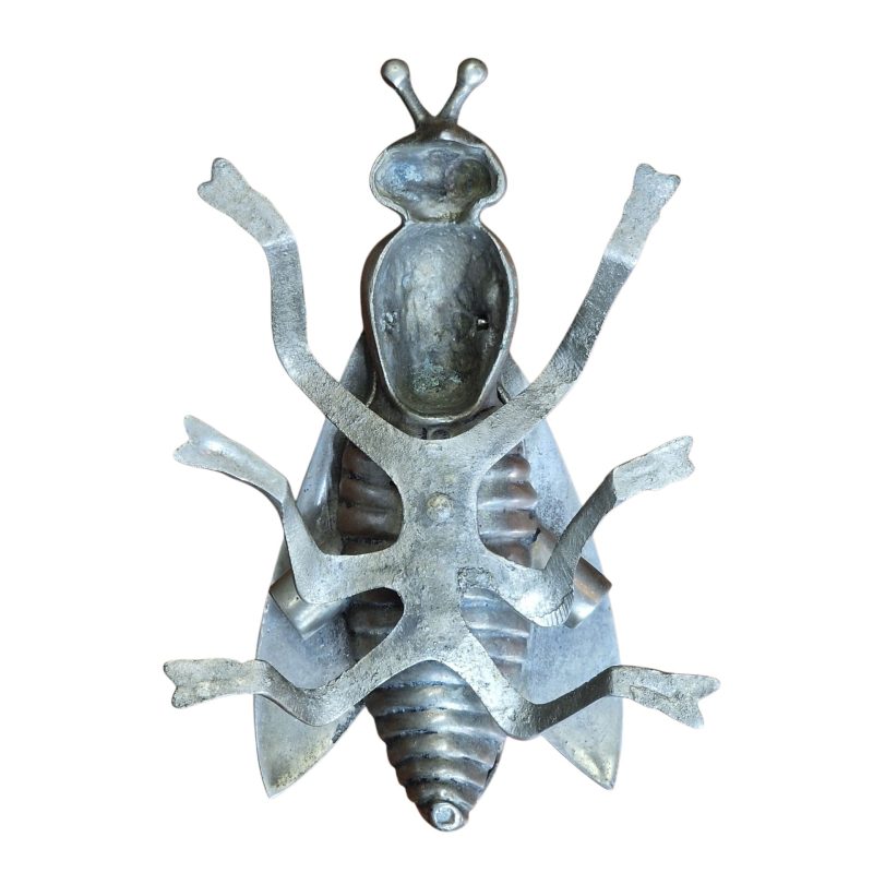 Cinzeiro em forma de mosca com asas articuladas