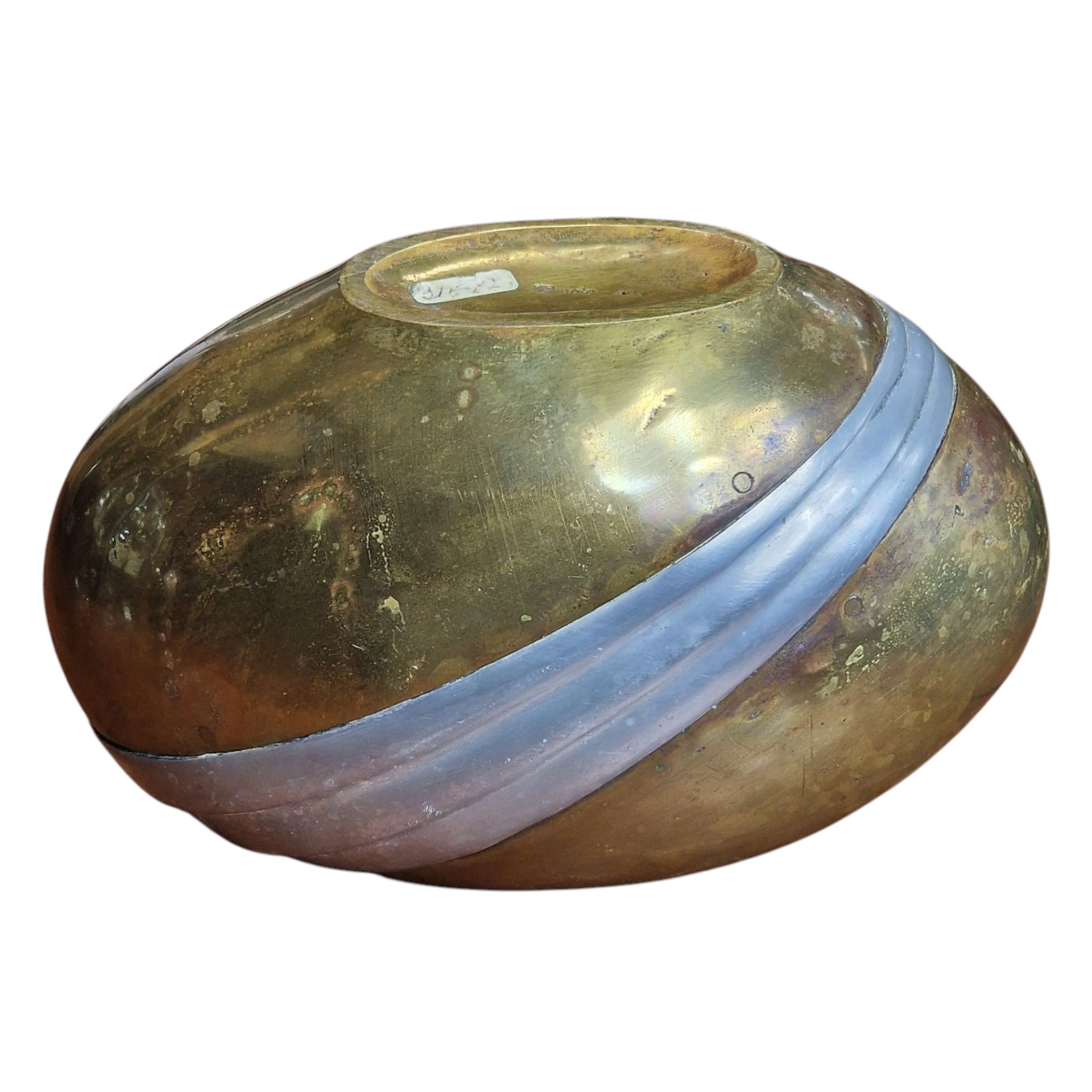 Vaso escultórico Ornato em metal bicolor com acabamento curvo