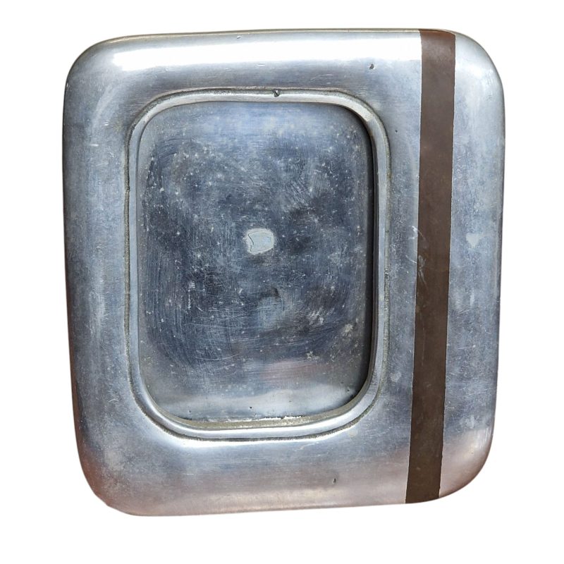Moldura Ornato em metal polido com detalhe em contraste