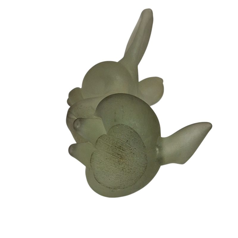Cão estilizado em vidro esmerilado – figura decorativa contemporânea