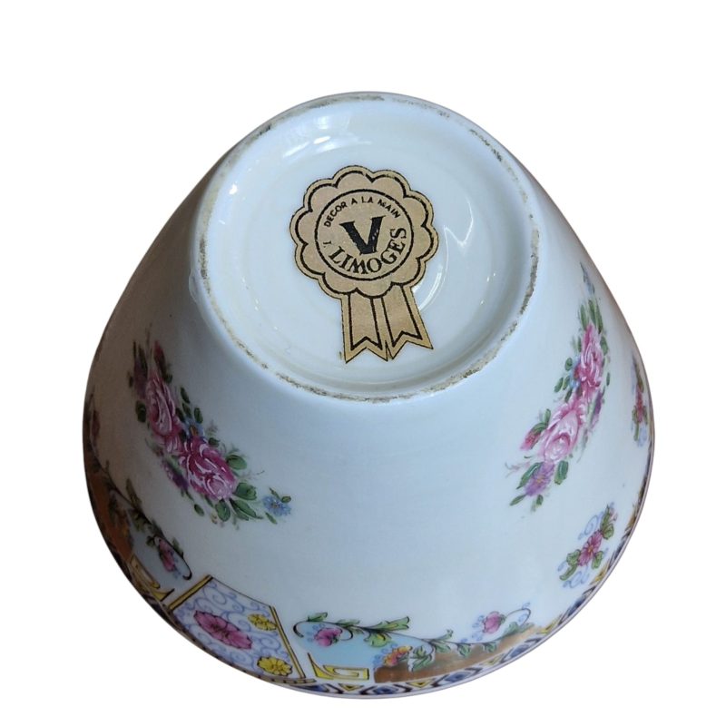 Pote decorativo em porcelana de Limoges com tampa – decoração floral à mão