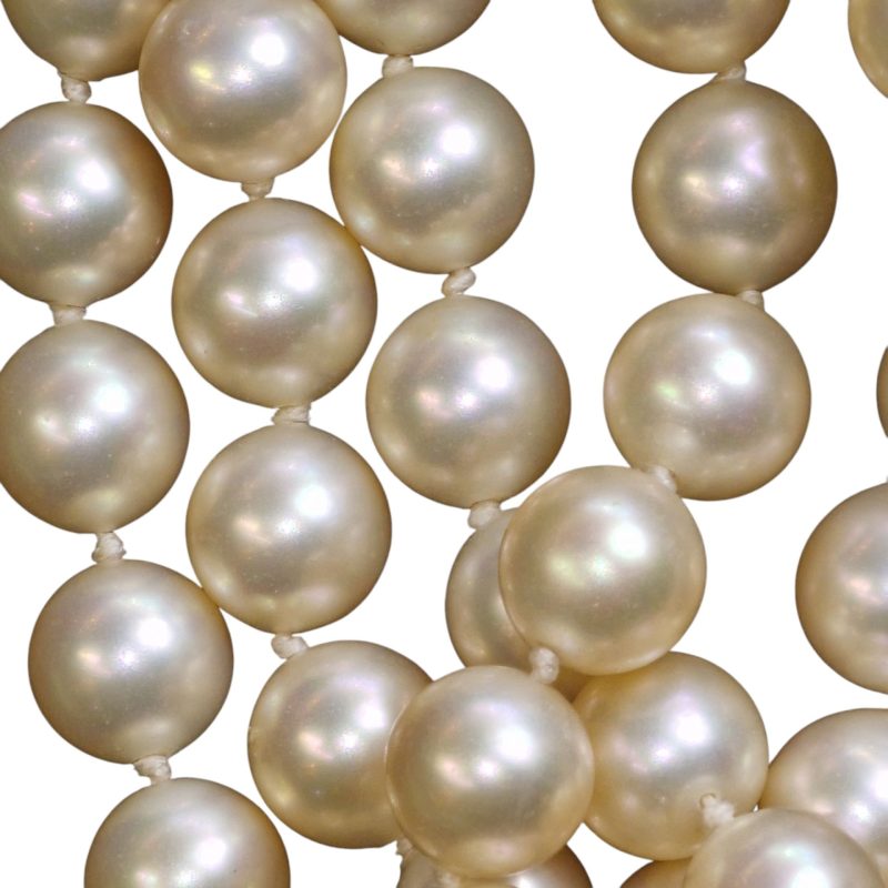 Colar de Pérolas com Fecho Decorado