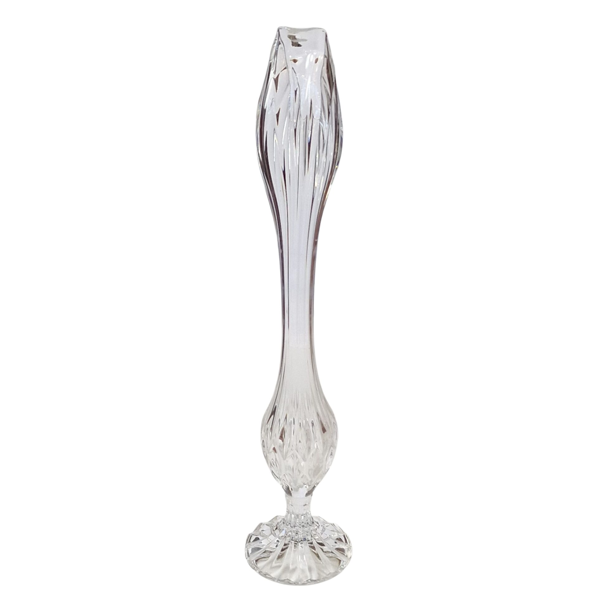 Jarra Solitária em Cristal Lapidado – Elegância Intemporal para Uma Flor