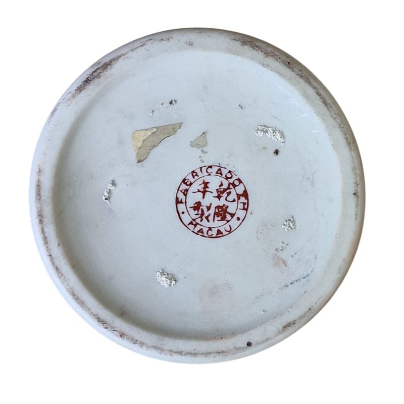 Vaso cilíndrico oriental com decoração de galos – Fabrico em Macau