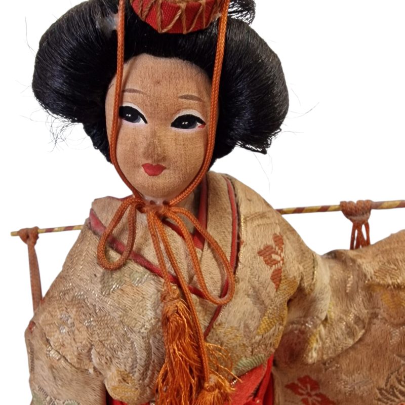 Caixa de Música Japonesa com Boneca em Kimono Tradicional – Made in Japan