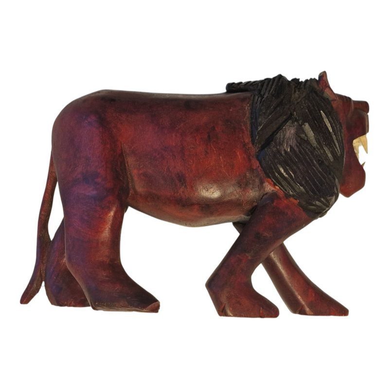 Escultura Artesanal de Leão Africano em Madeira – Esculpido à Mão com Dentes em Osso