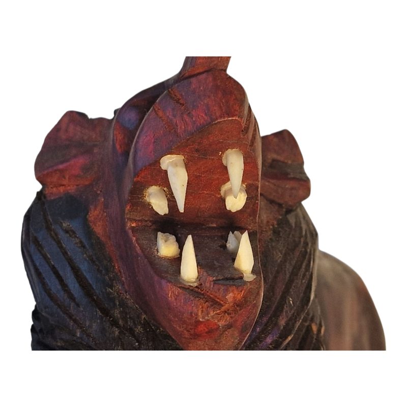 Escultura Artesanal de Leão Africano em Madeira – Esculpido à Mão com Dentes em Osso