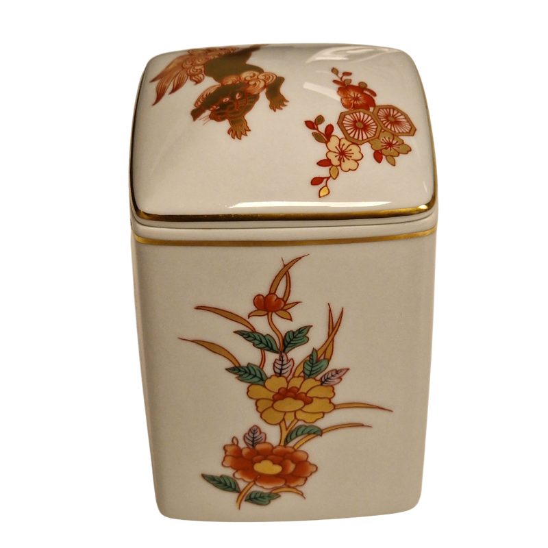 Caixa Oriental “Samurai” – Vista Alegre – Porcelana pintada à mão com ouro – 1980–1992