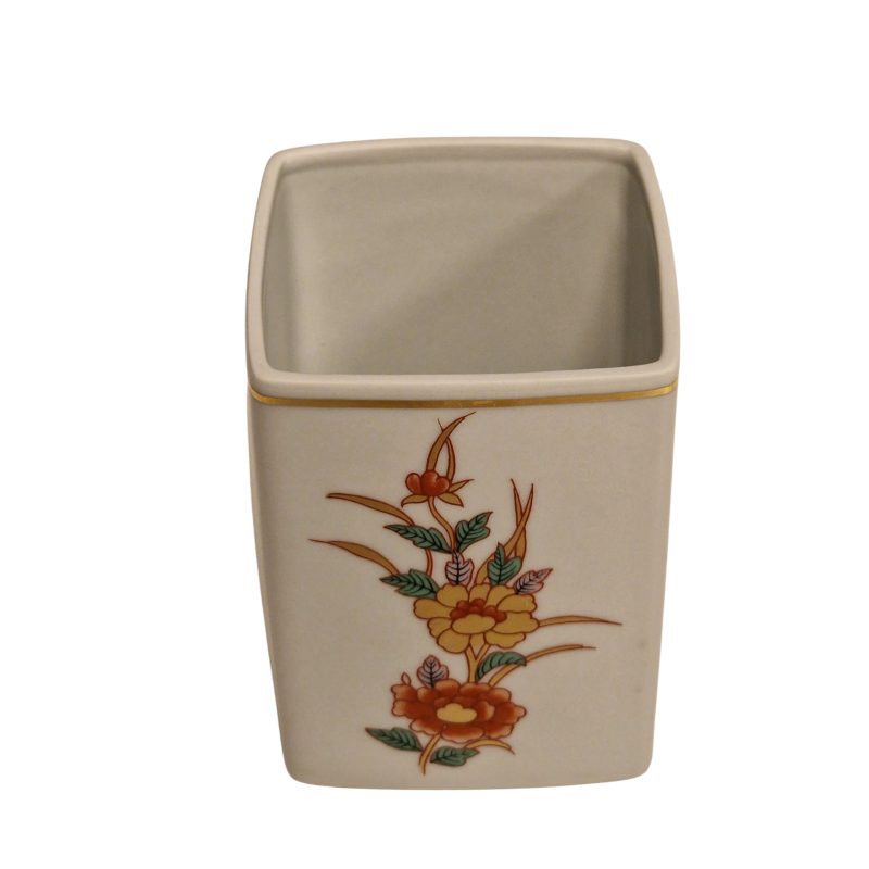 Caixa Oriental “Samurai” – Vista Alegre – Porcelana pintada à mão com ouro – 1980–1992