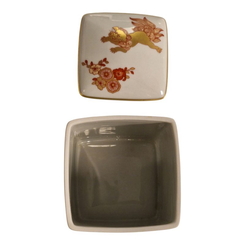 Caixa Oriental “Samurai” – Vista Alegre – Porcelana pintada à mão com ouro – 1980–1992